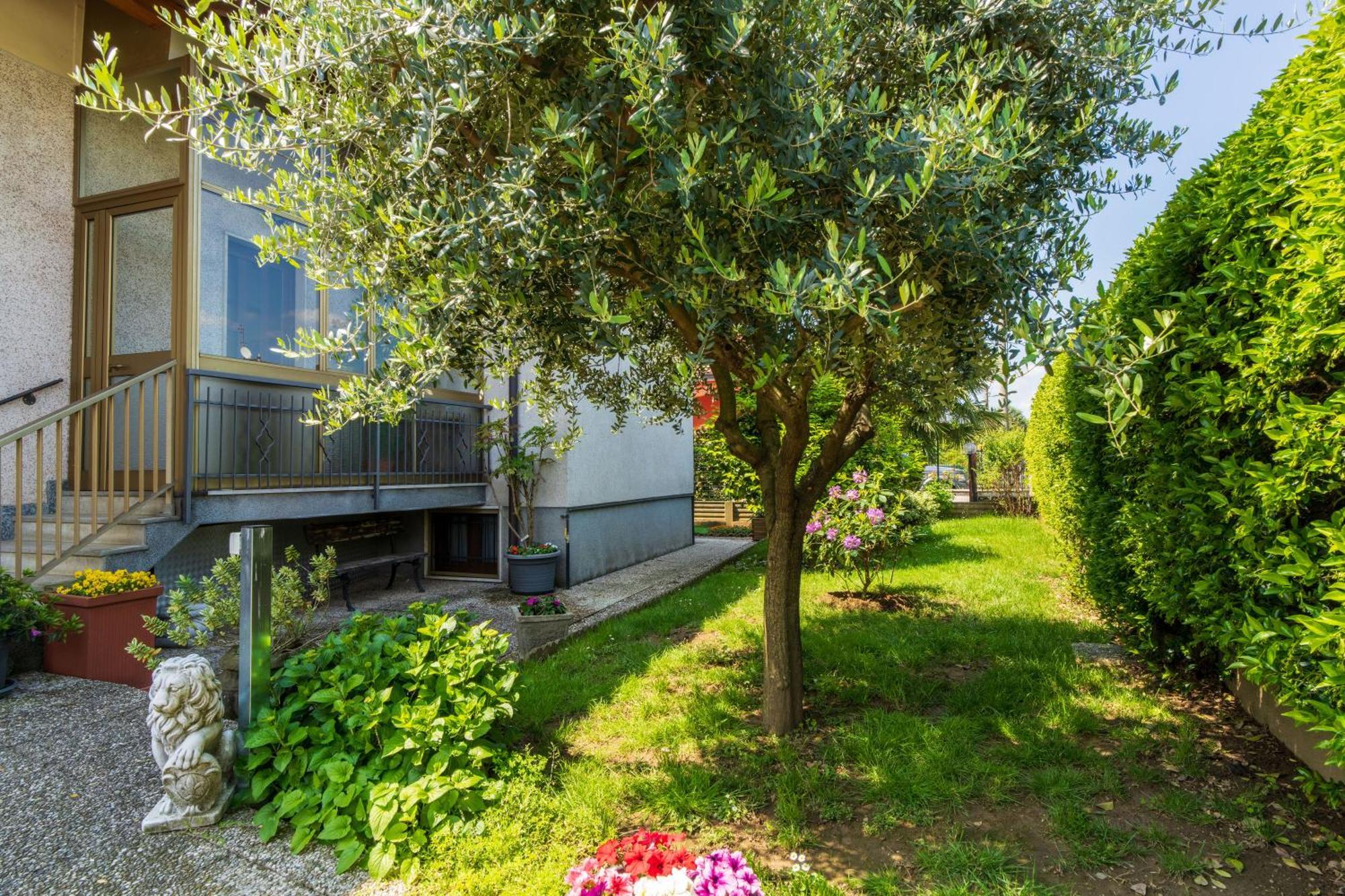 Le Rose Apartman Venegono Superiore Kültér fotó